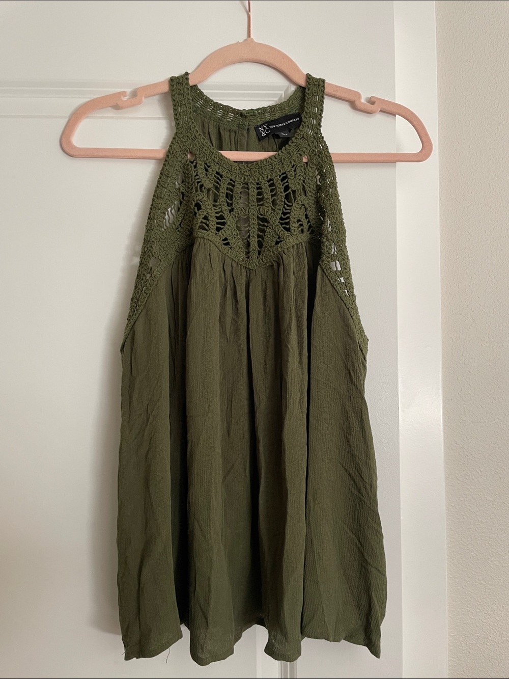 NY&C New York Olive Crochet Halter Large